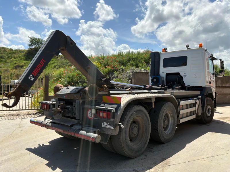2017er Volvo FM-Lkw mit Containerhaken