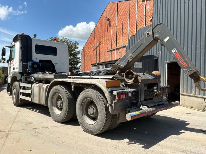 2017er Volvo FM-Lkw mit Containerhaken