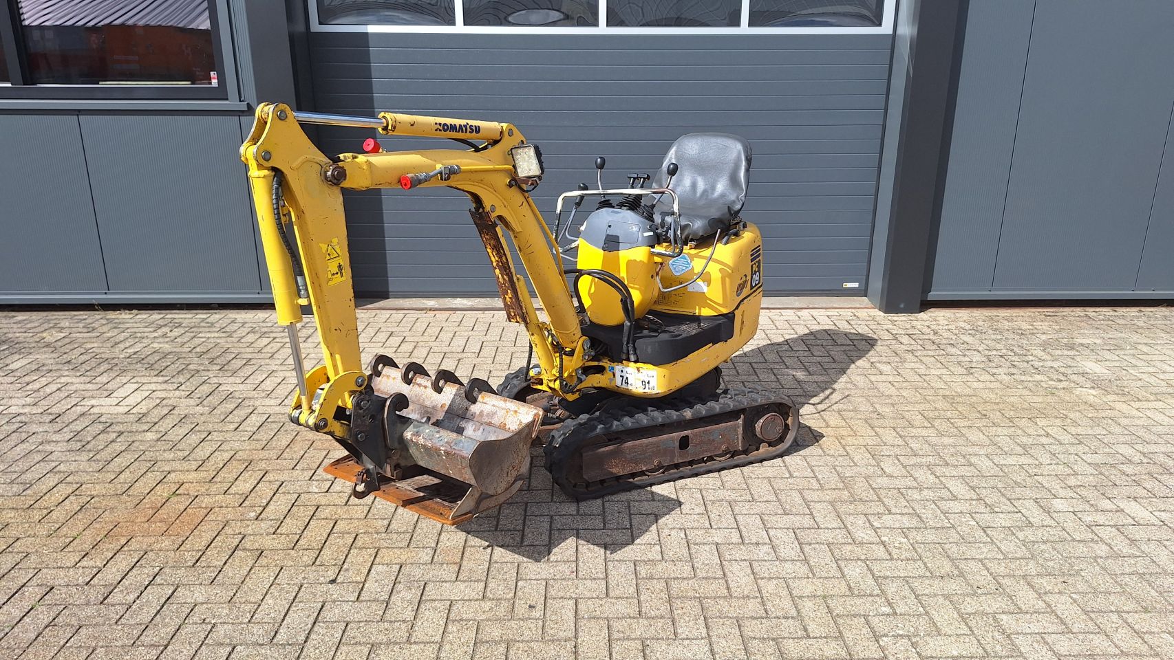 Minigraver Komatsu PC09 2015)