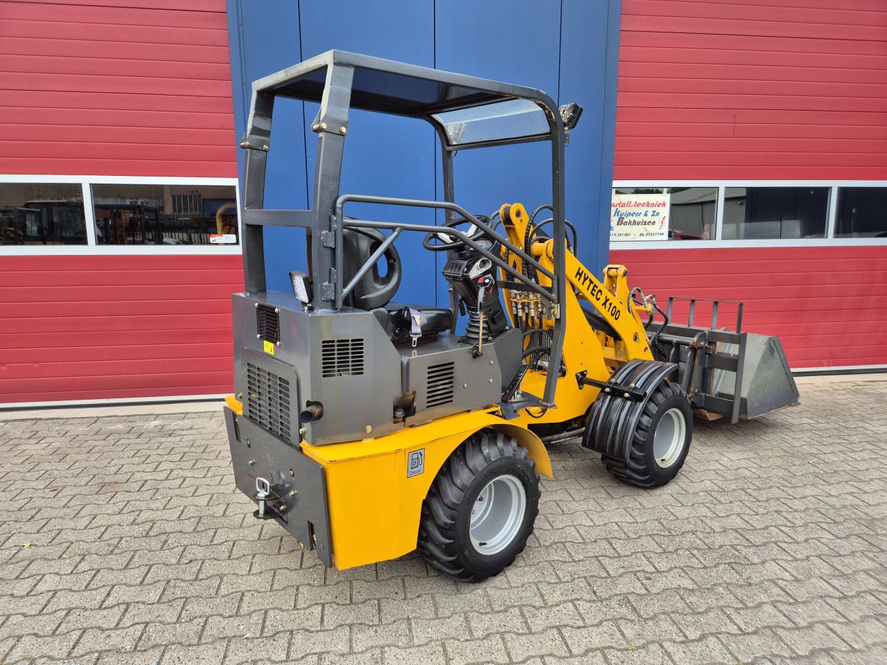 HYTEC X100 SHOVEL PERKINS MOTOR SLECHTS 153 UUR BJ 2021