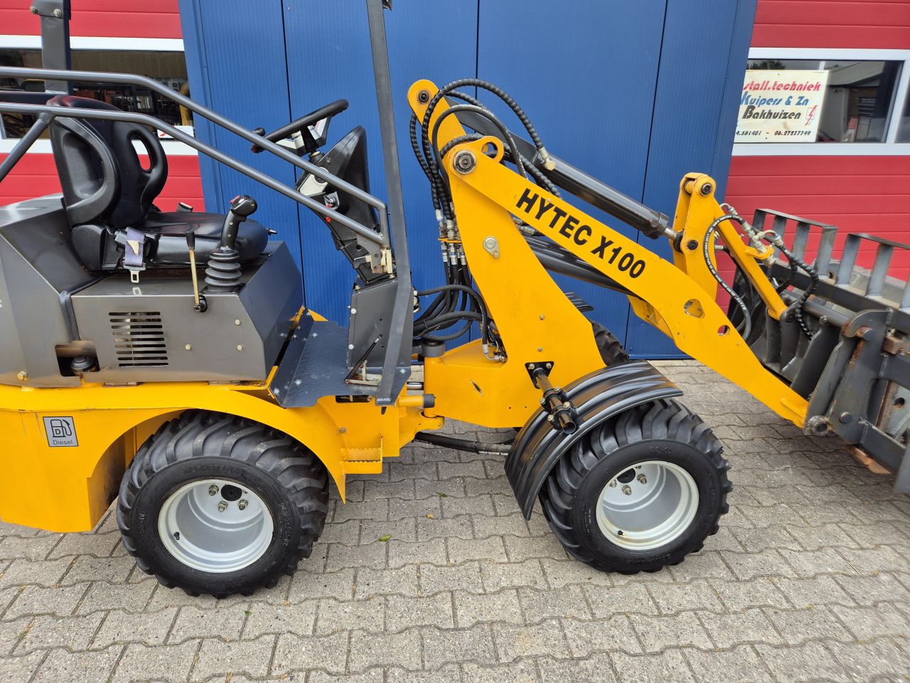 HYTEC X100 SHOVEL PERKINS MOTOR SLECHTS 153 UUR BJ 2021