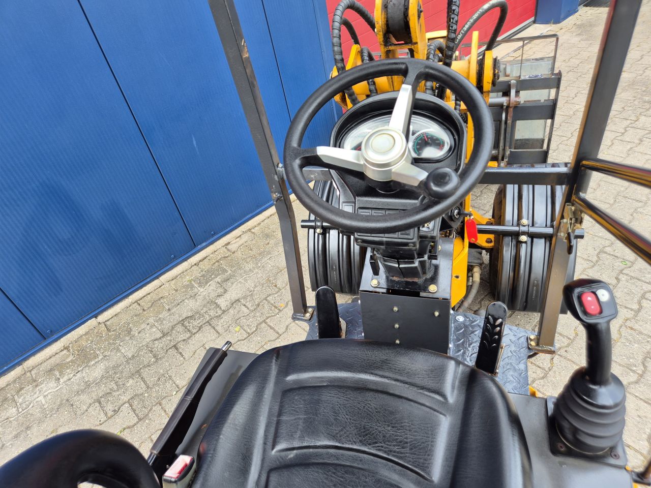 HYTEC X100 SHOVEL PERKINS MOTOR SLECHTS 153 UUR BJ 2021