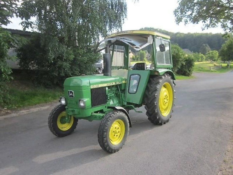 John Deere 1030