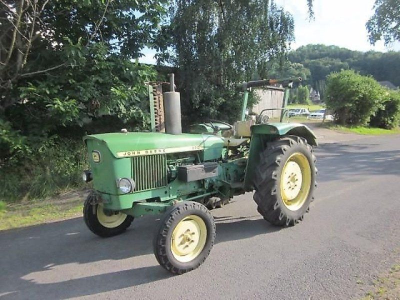 John Deere 820