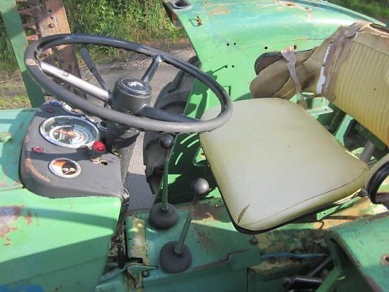 John Deere 820