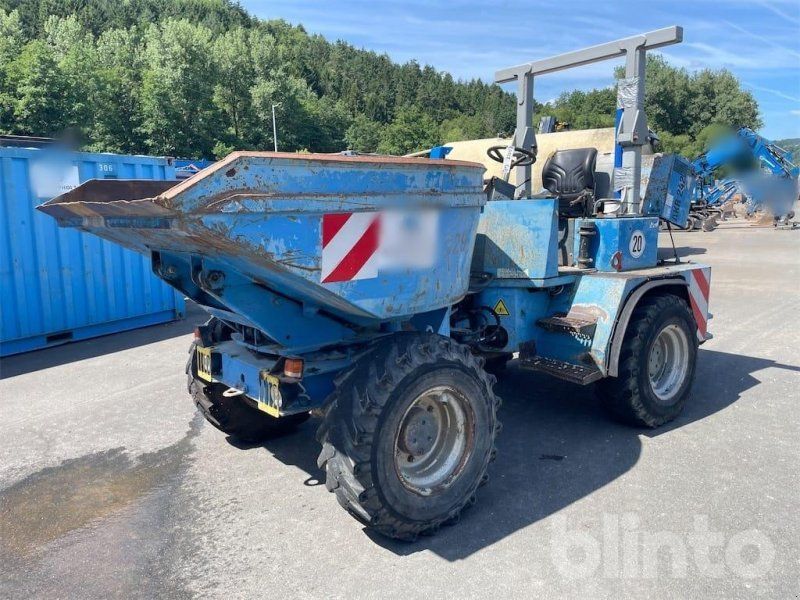 Paus AKR 242