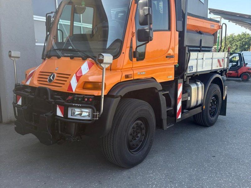 Mercedes-Benz U400