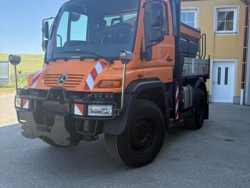 Mercedes-Benz U400