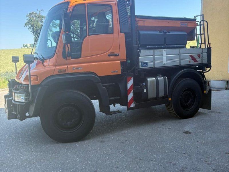 Mercedes-Benz U400