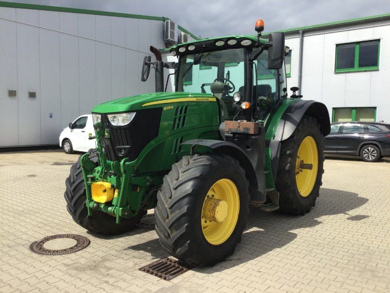 John Deere 6215R