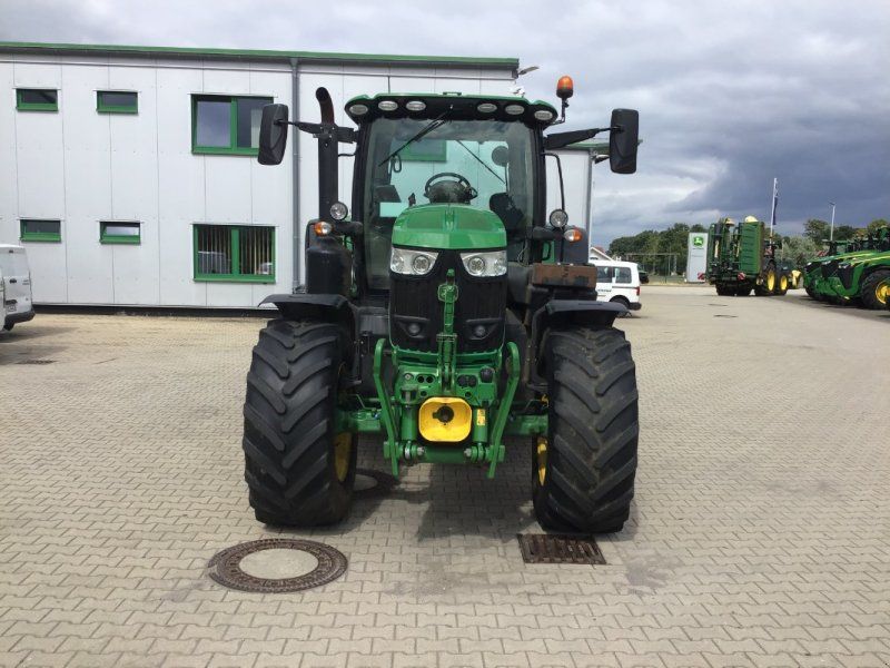 John Deere 6215R