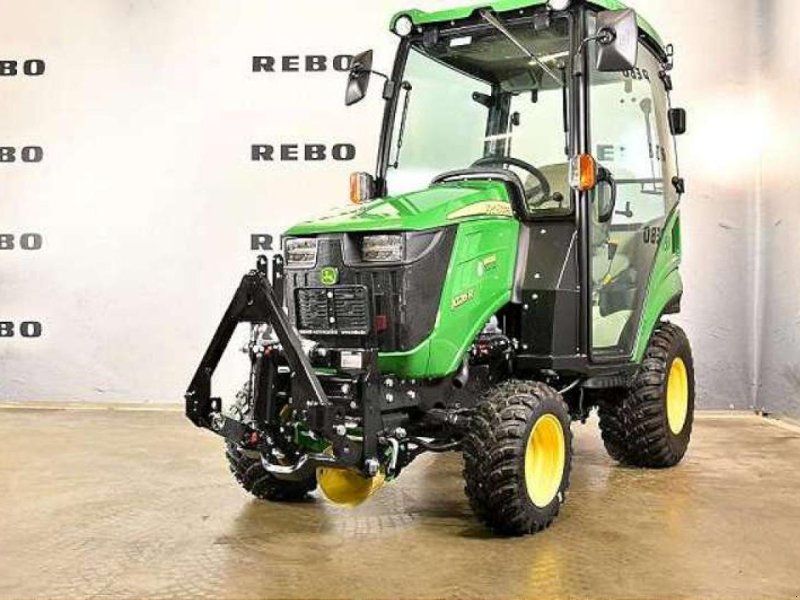 John Deere 1026R TRAKTOR
