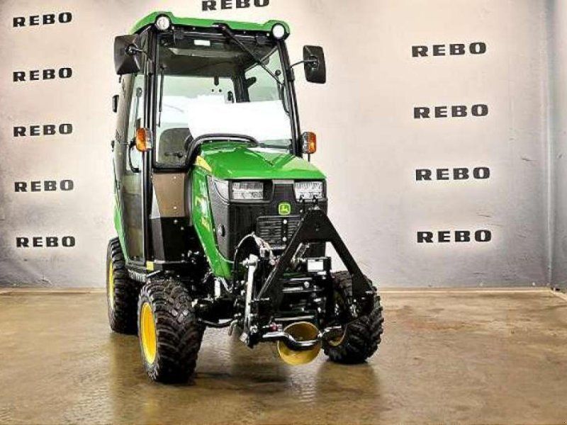John Deere 1026R TRAKTOR