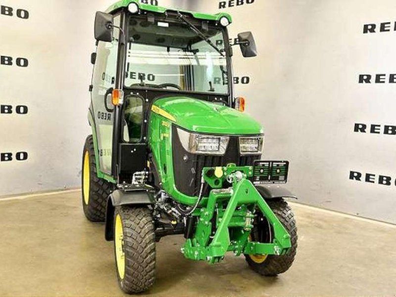 John Deere 2032R TRAKTOR
