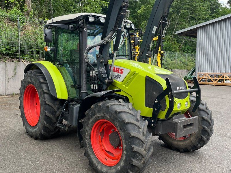 Claas Axos 320 CX