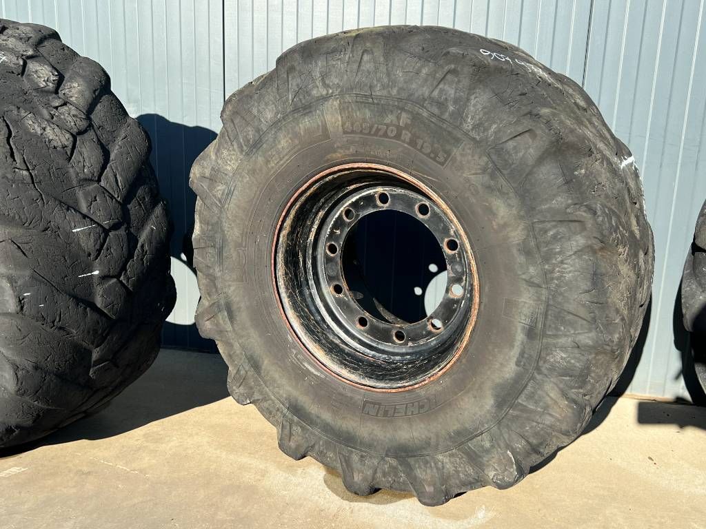Michelin 445/70R19.5 incl. rim