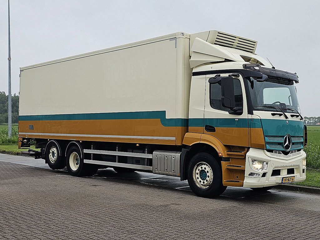 MERCEDES-BENZ ANTOS 2533 6x2 steeraxle lift
