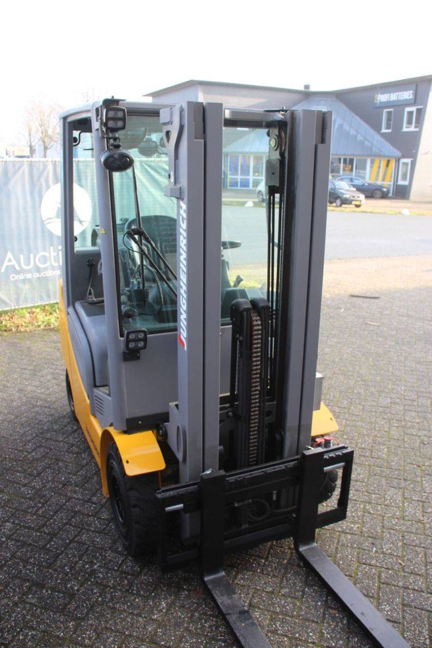 Heftruck Jungheinrich TFG320s LPG 2000kg 4.4m 2019