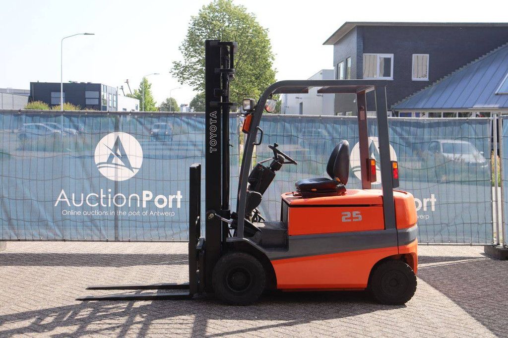 Toyota FBMF25 Elektrogabelstapler, 2220 kg, 4,0 m