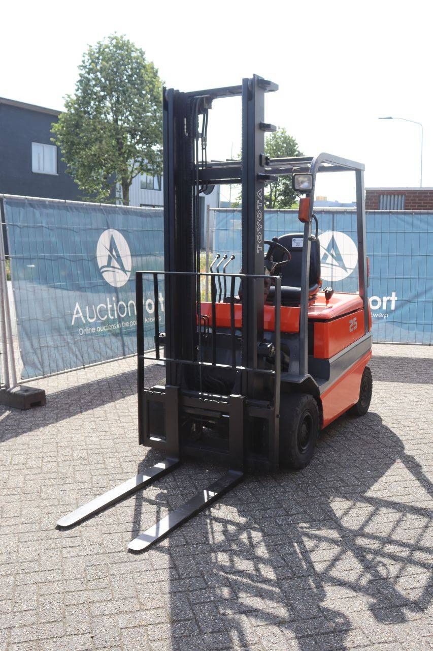Toyota FBMF25 Elektrogabelstapler, 2220 kg, 4,0 m
