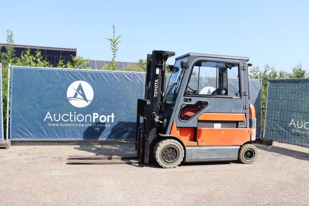 Toyota 7FBMF30 Electric Forklift 3000kg 4.7m 2012