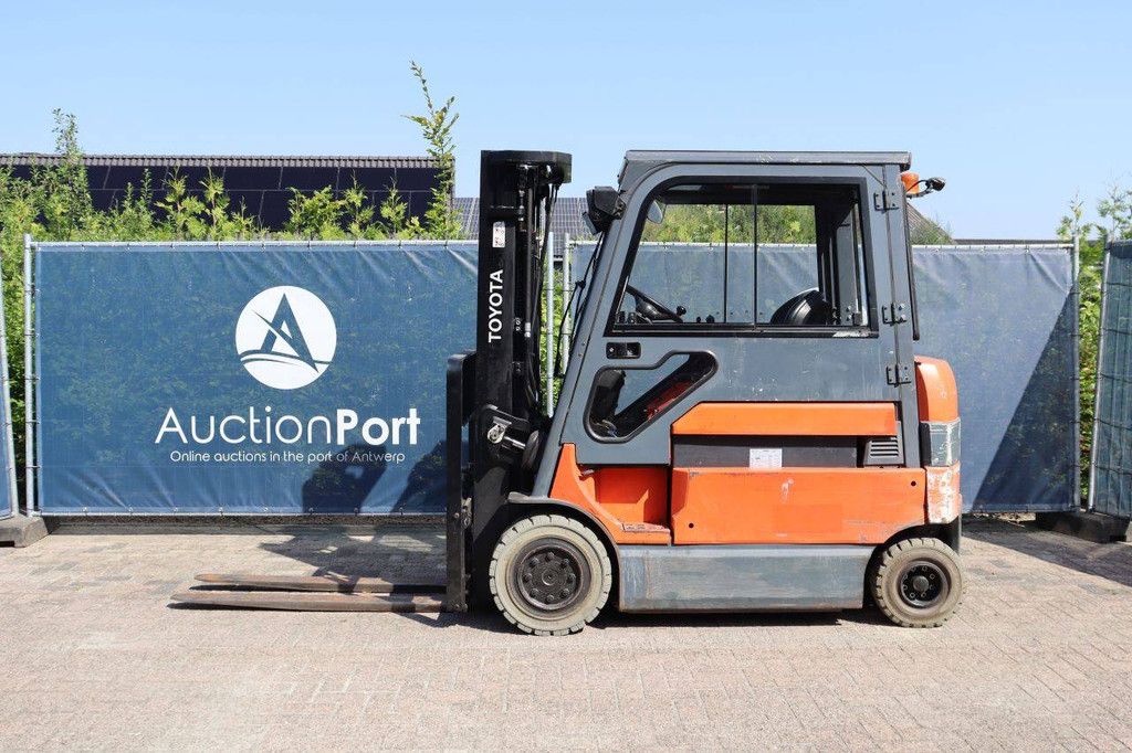 Toyota 7FBMF30 Electric Forklift 3000kg 4.7m 2012