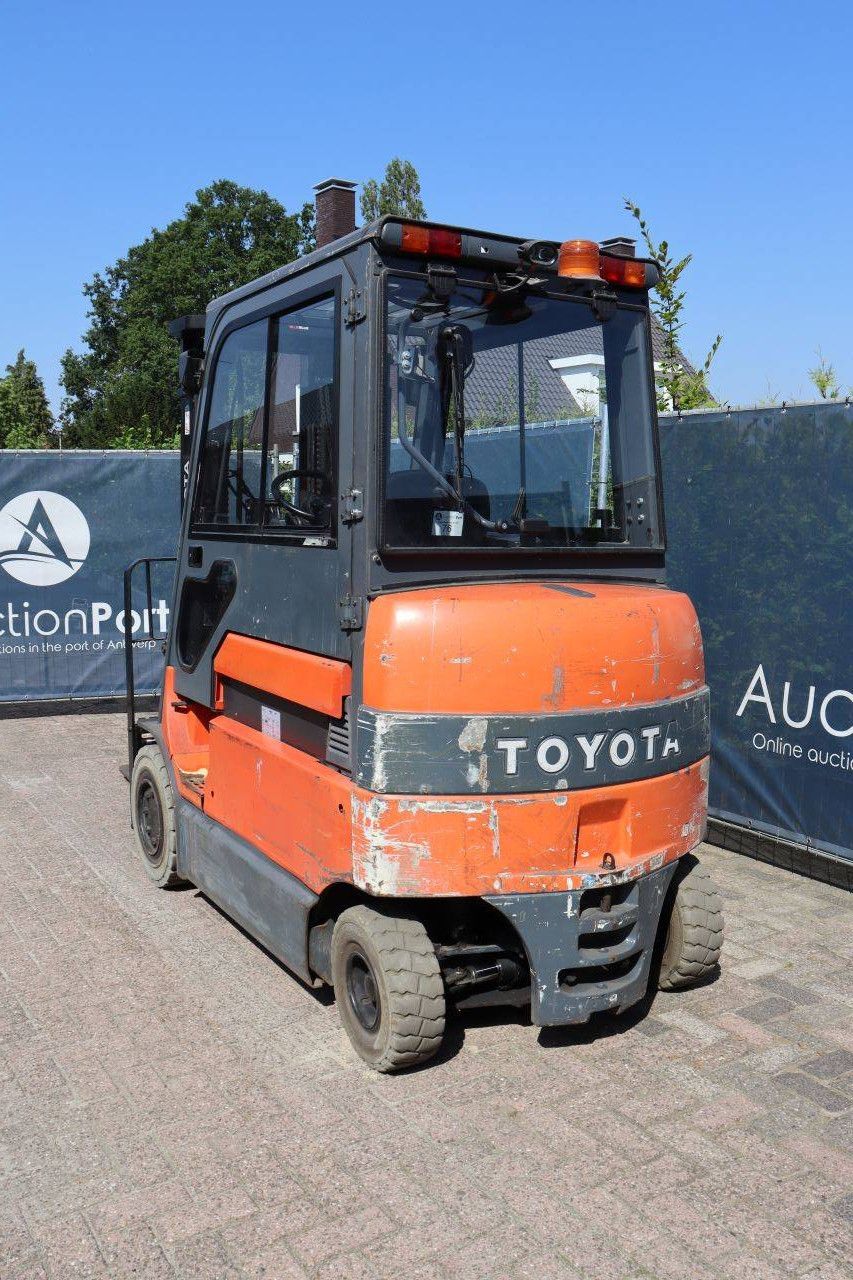 Toyota 7FBMF30 Electric Forklift 3000kg 4.7m 2012