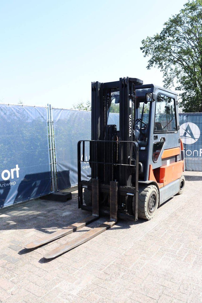 Toyota 7FBMF30 Electric Forklift 3000kg 4.7m 2012