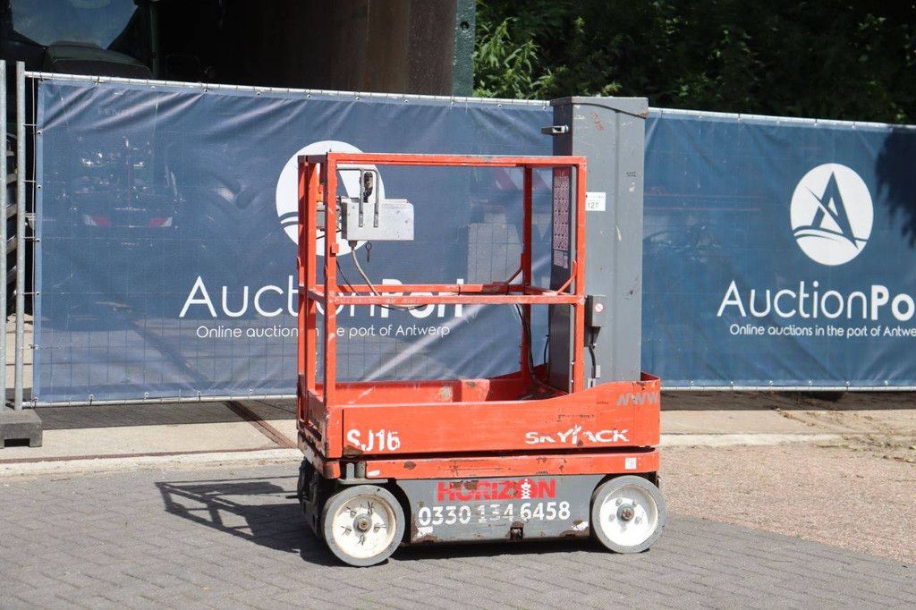 Skyjack SJ16 Elektrischer Mastlift 227 kg 6,75 m