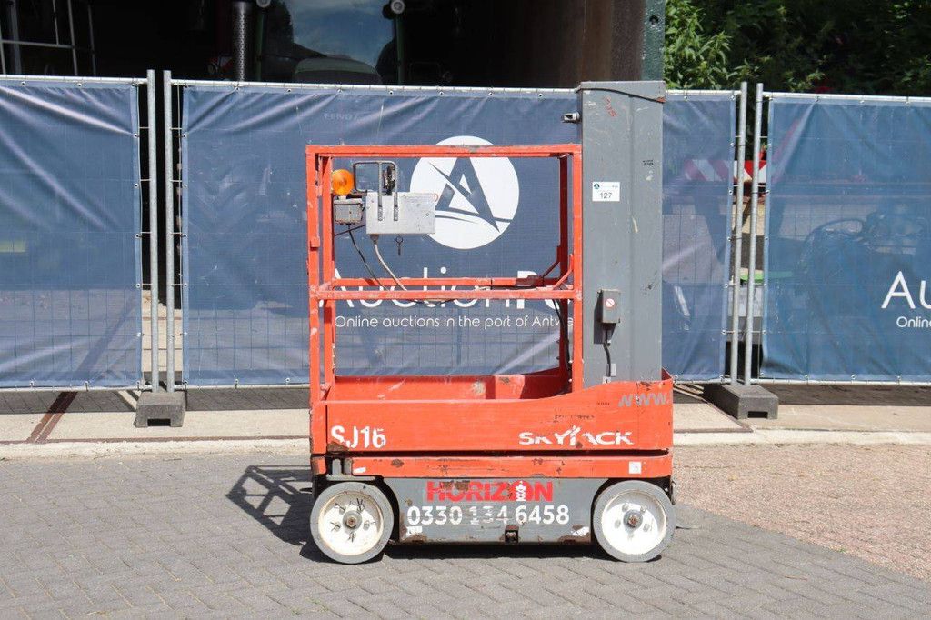 Skyjack SJ16 Elektrischer Mastlift 227 kg 6,75 m