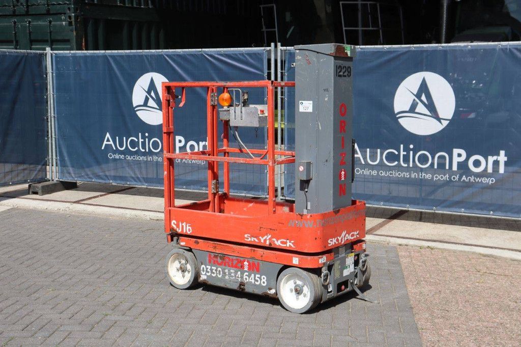 Skyjack SJ16 Elektrischer Mastlift 227 kg 6,75 m
