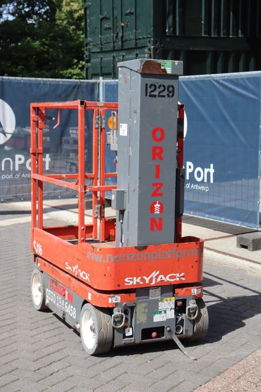 Skyjack SJ16 Elektrischer Mastlift 227 kg 6,75 m