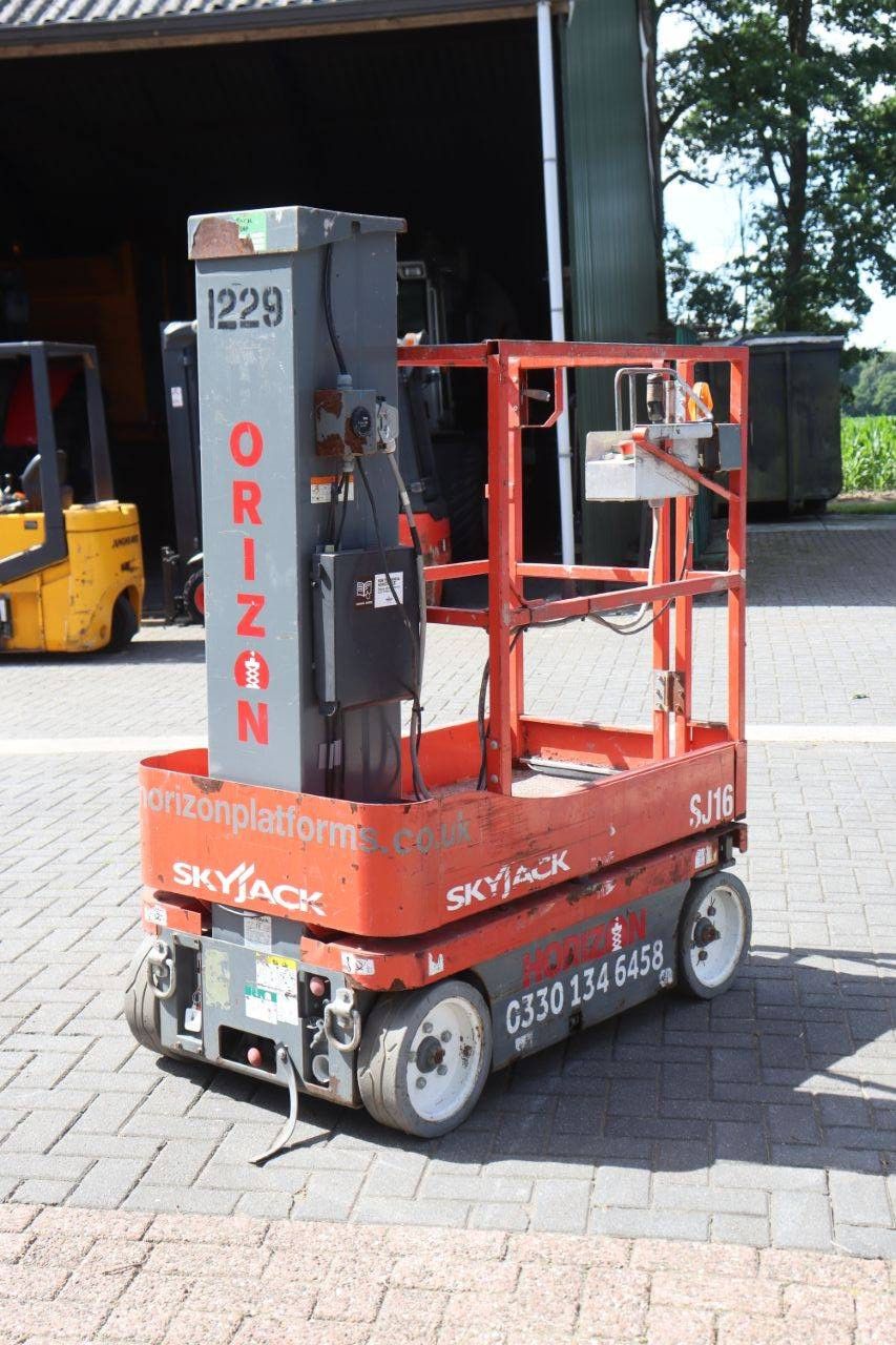 Skyjack SJ16 Elektrischer Mastlift 227 kg 6,75 m