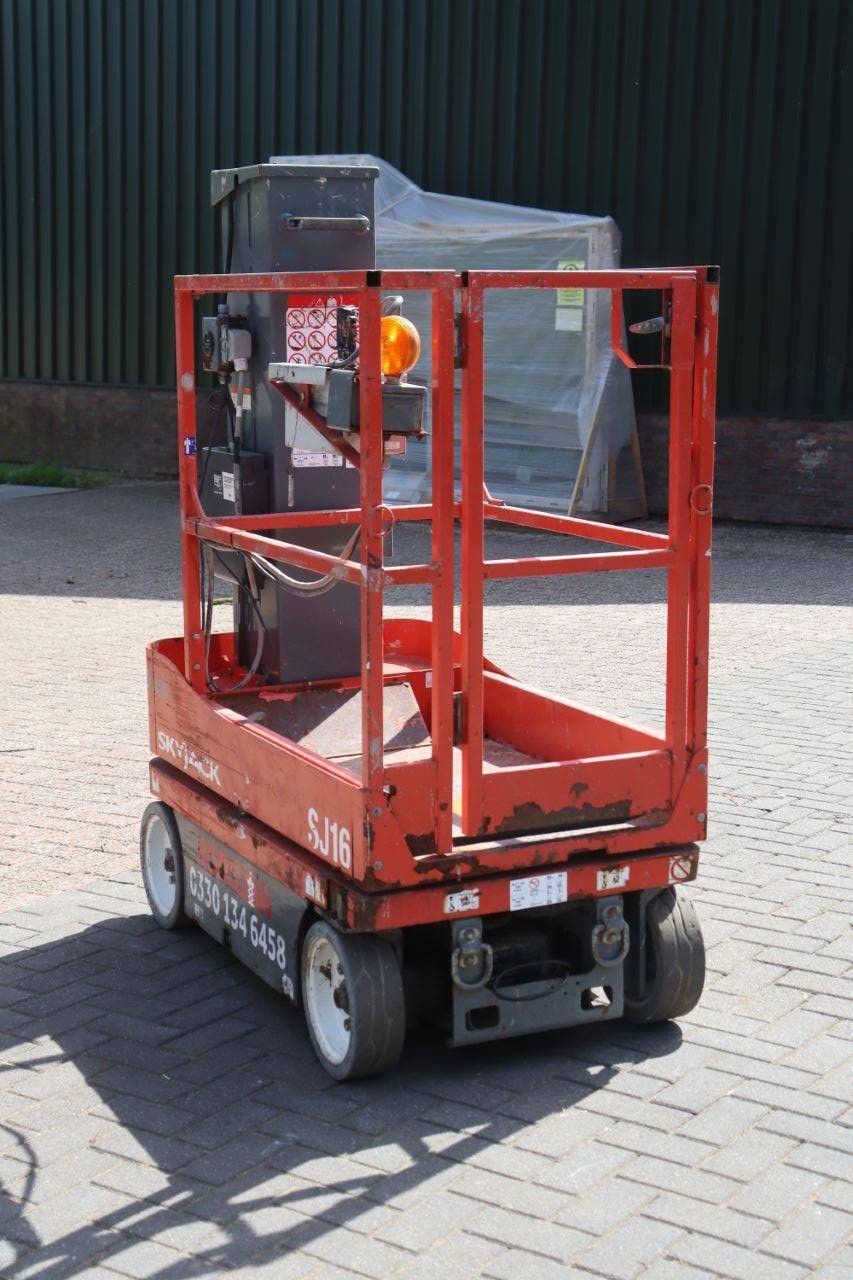 Skyjack SJ16 Elektrischer Mastlift 227 kg 6,75 m