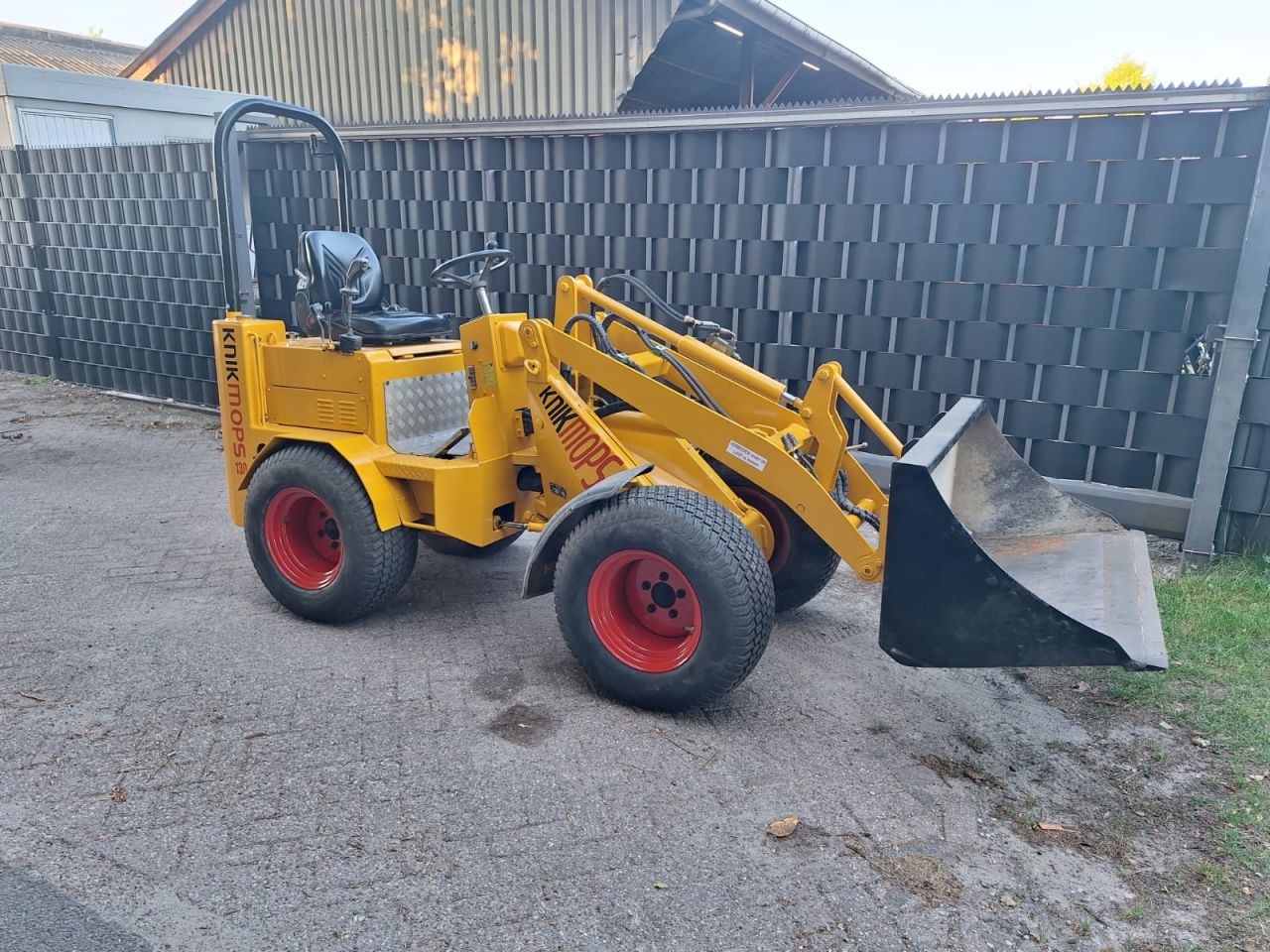 Knikmops 130 minishovel kubota bobcat yanmar minigraver