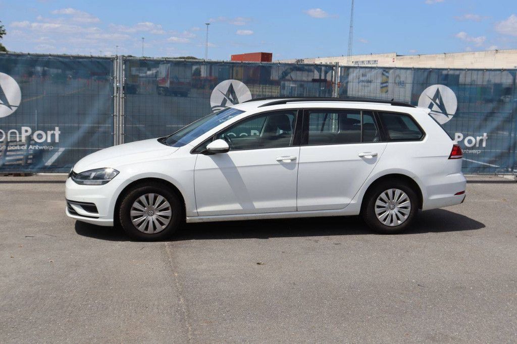 Passenger car Volkswagen Golf Diesel 115hp 2019 (Margin)