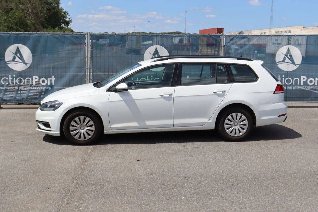 Passenger car Volkswagen Golf Diesel 115hp 2019 (Margin)