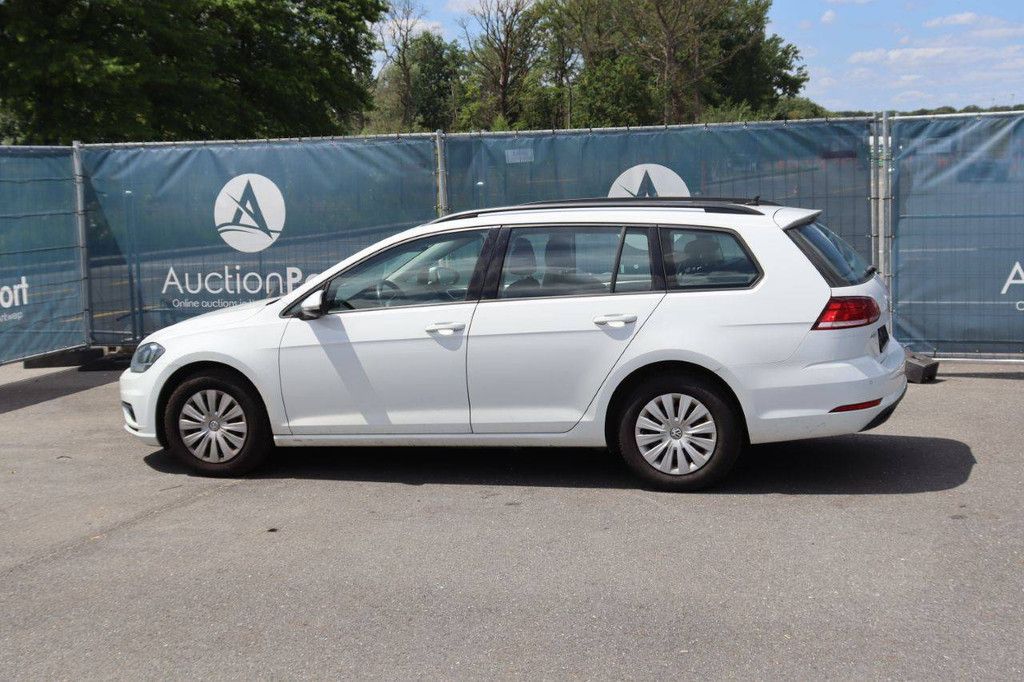 Passenger car Volkswagen Golf Diesel 115hp 2019 (Margin)