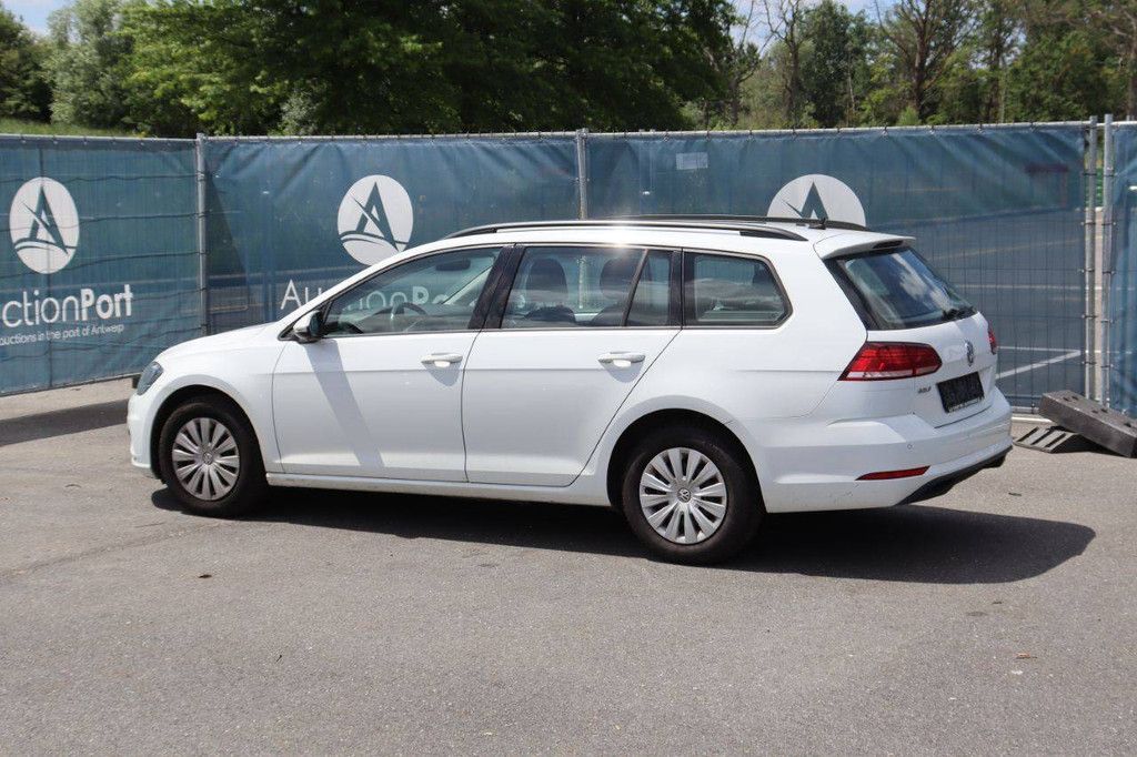 Passenger car Volkswagen Golf Diesel 115hp 2019 (Margin)