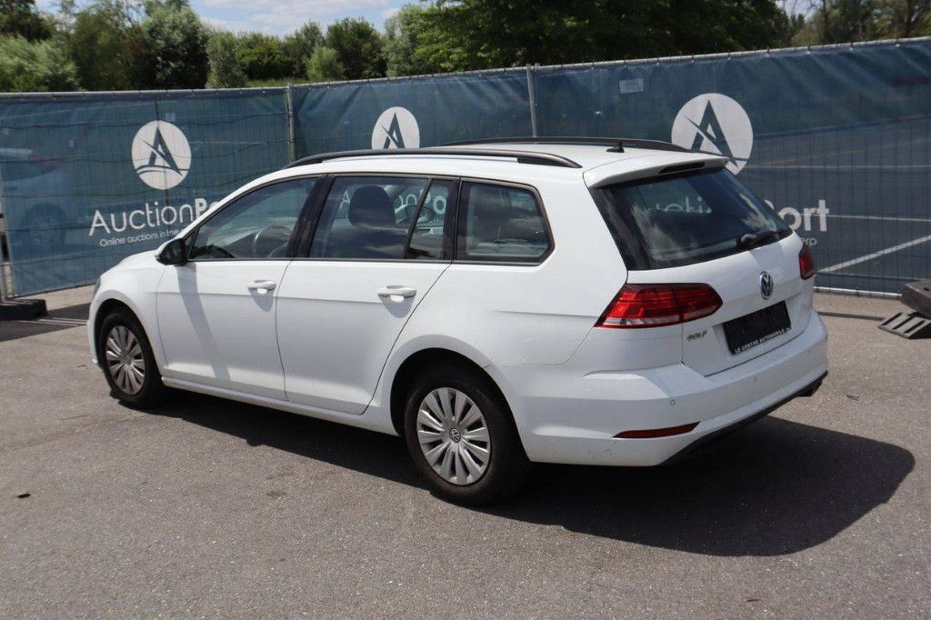 Passenger car Volkswagen Golf Diesel 115hp 2019 (Margin)