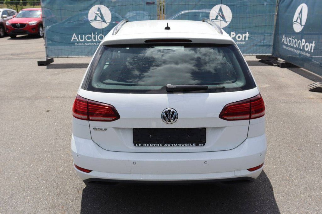 Passenger car Volkswagen Golf Diesel 115hp 2019 (Margin)