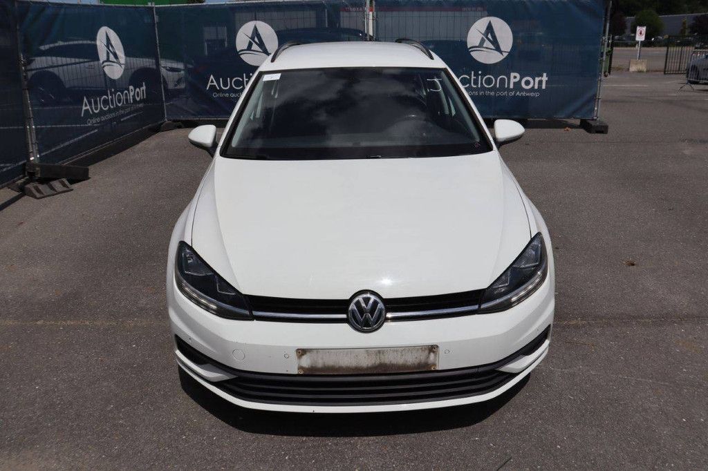 Passenger car Volkswagen Golf Diesel 115hp 2019 (Margin)