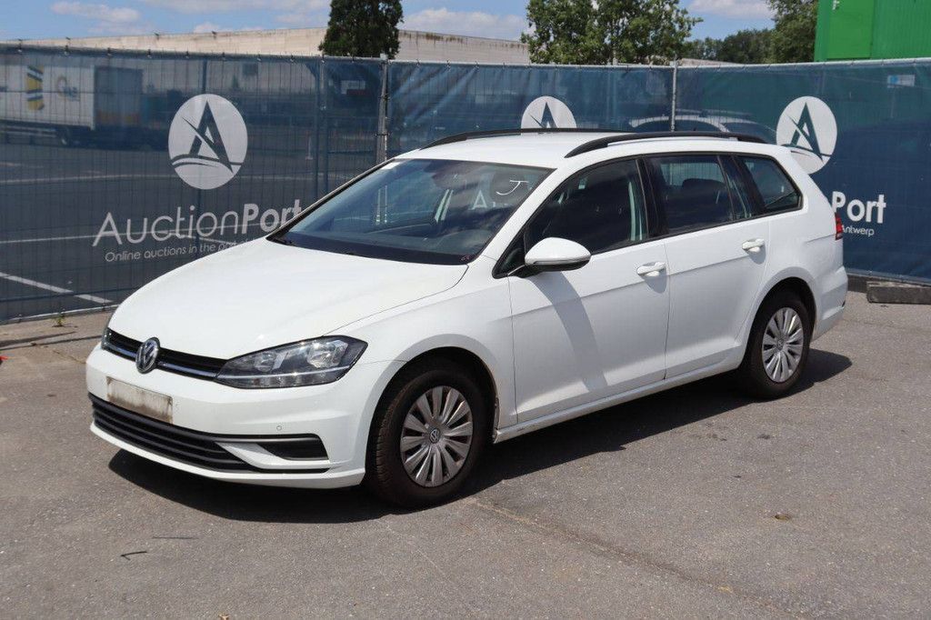 Passenger car Volkswagen Golf Diesel 115hp 2019 (Margin)