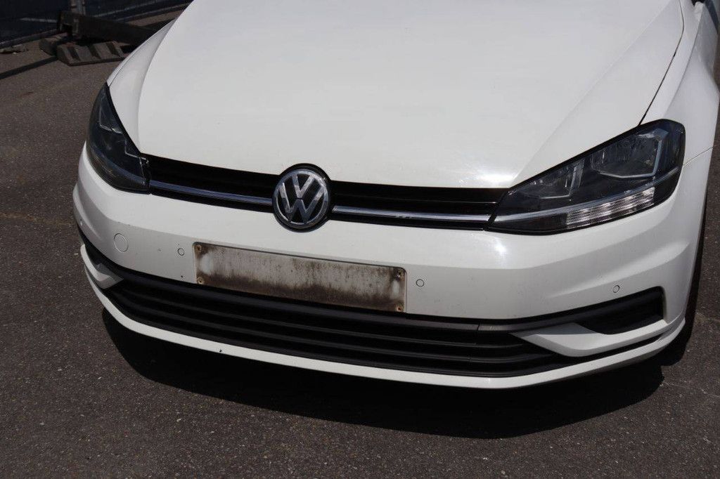 Passenger car Volkswagen Golf Diesel 115hp 2019 (Margin)