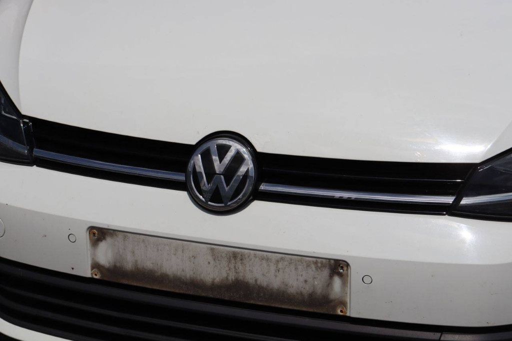 Passenger car Volkswagen Golf Diesel 115hp 2019 (Margin)