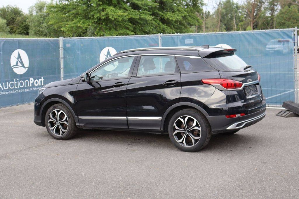SUV BAIC X55 Turbo Benzin/CNG 136 PS 2023 (Marge)