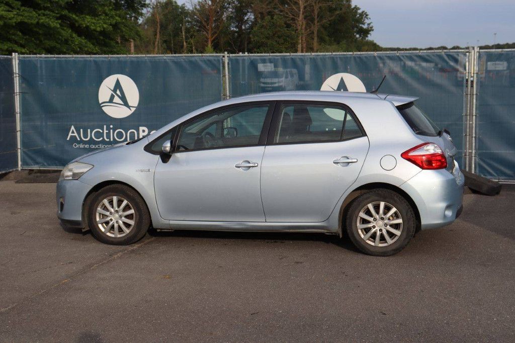 Passenger car Toyota Auris Petrol-Hybrid 99hp 2011 (Margin)