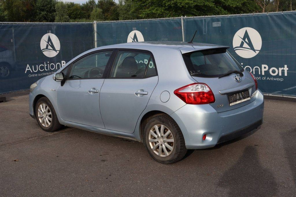 Passenger car Toyota Auris Petrol-Hybrid 99hp 2011 (Margin)