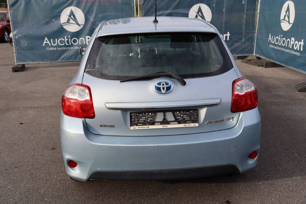 Passenger car Toyota Auris Petrol-Hybrid 99hp 2011 (Margin)