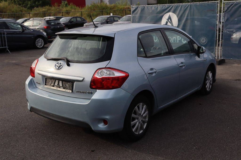 Passenger car Toyota Auris Petrol-Hybrid 99hp 2011 (Margin)